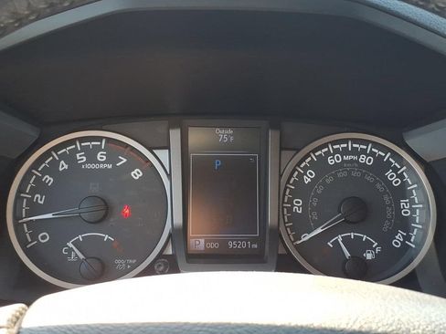 Used 2018 Toyota Tacoma SR5 AWD/4WD image 24