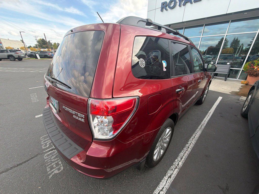 Used 2012 Subaru Forester 2.5X Premium w/ All-Weather Pkg AWD/4WD image 4
