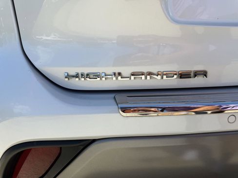Used 2023 Toyota Highlander Platinum FWD image 22
