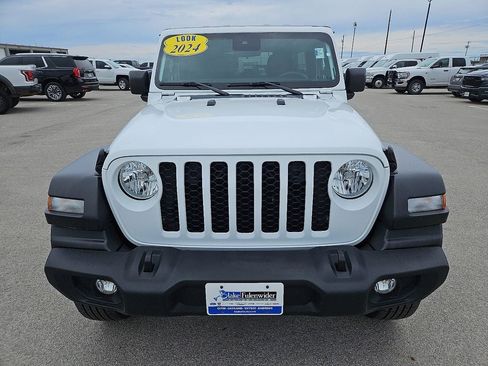 Used 2024 Jeep Wrangler Unlimited Sport AWD/4WD image 12