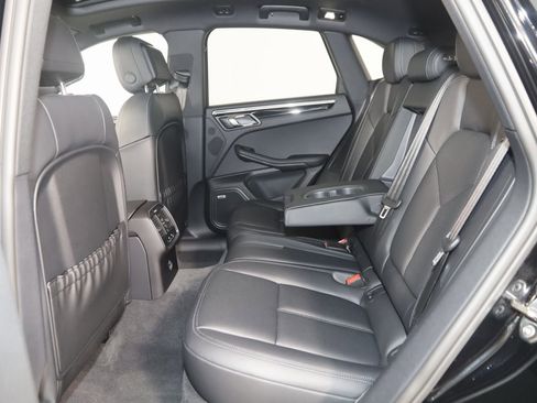 Used 2025 Porsche Macan image 57