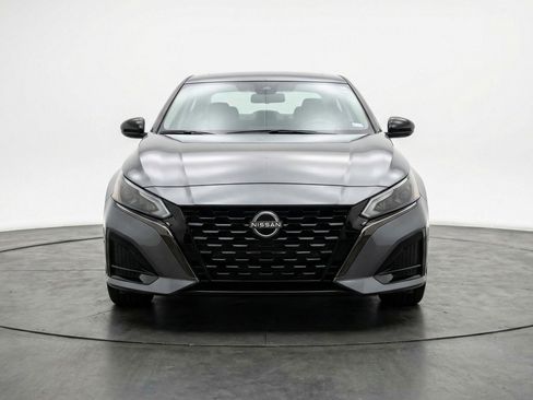 Used 2025 Nissan Altima 2.5 SR image 2