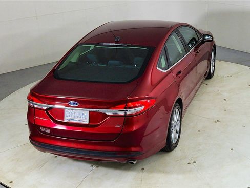 Used 2017 Ford Fusion SE image 21