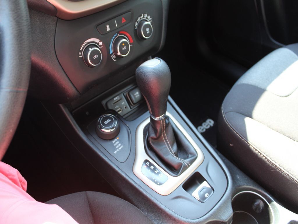 Used 2016 Jeep Cherokee Sport AWD/4WD image 14