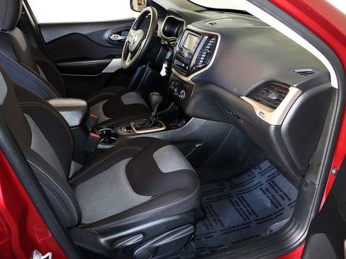 Used 2017 Jeep Cherokee Sport image 31