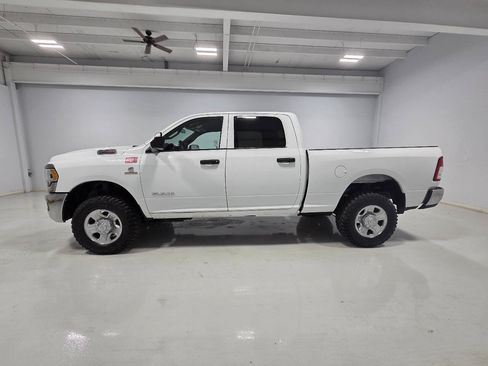 Used 2022 RAM 2500 Tradesman w/ Chrome Appearance Group AWD/4WD image 4