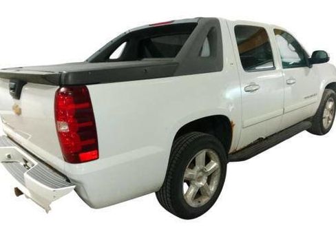 Used 2007 Chevrolet Avalanche LT w/ LT Preferred Equipment Group AWD/4WD image 5