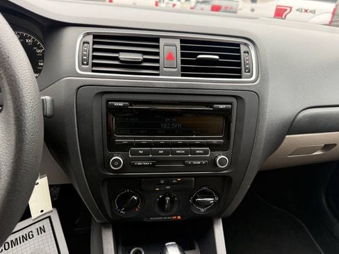 Used 2013 Volkswagen Jetta S FWD image 24