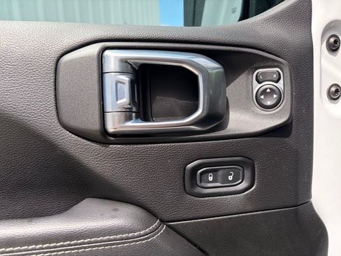 Used 2022 Jeep Wrangler Unlimited Sahara w/ Cold Weather Group AWD/4WD image 9
