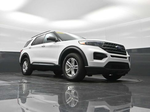 Used 2023 Ford Explorer XLT AWD/4WD image 47