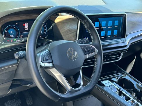 Certified 2025 Volkswagen Atlas SE FWD image 27