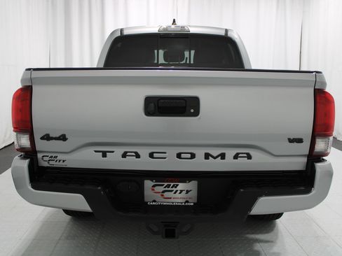 Used 2021 Toyota Tacoma SR5 w/ Technology Package AWD/4WD image 7