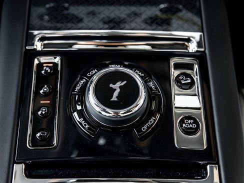 Used 2024 Rolls-Royce Cullinan Black Badge w/ Driver's Package image 18