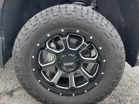 Used 2021 Chevrolet Silverado 1500 LT AWD/4WD image 18