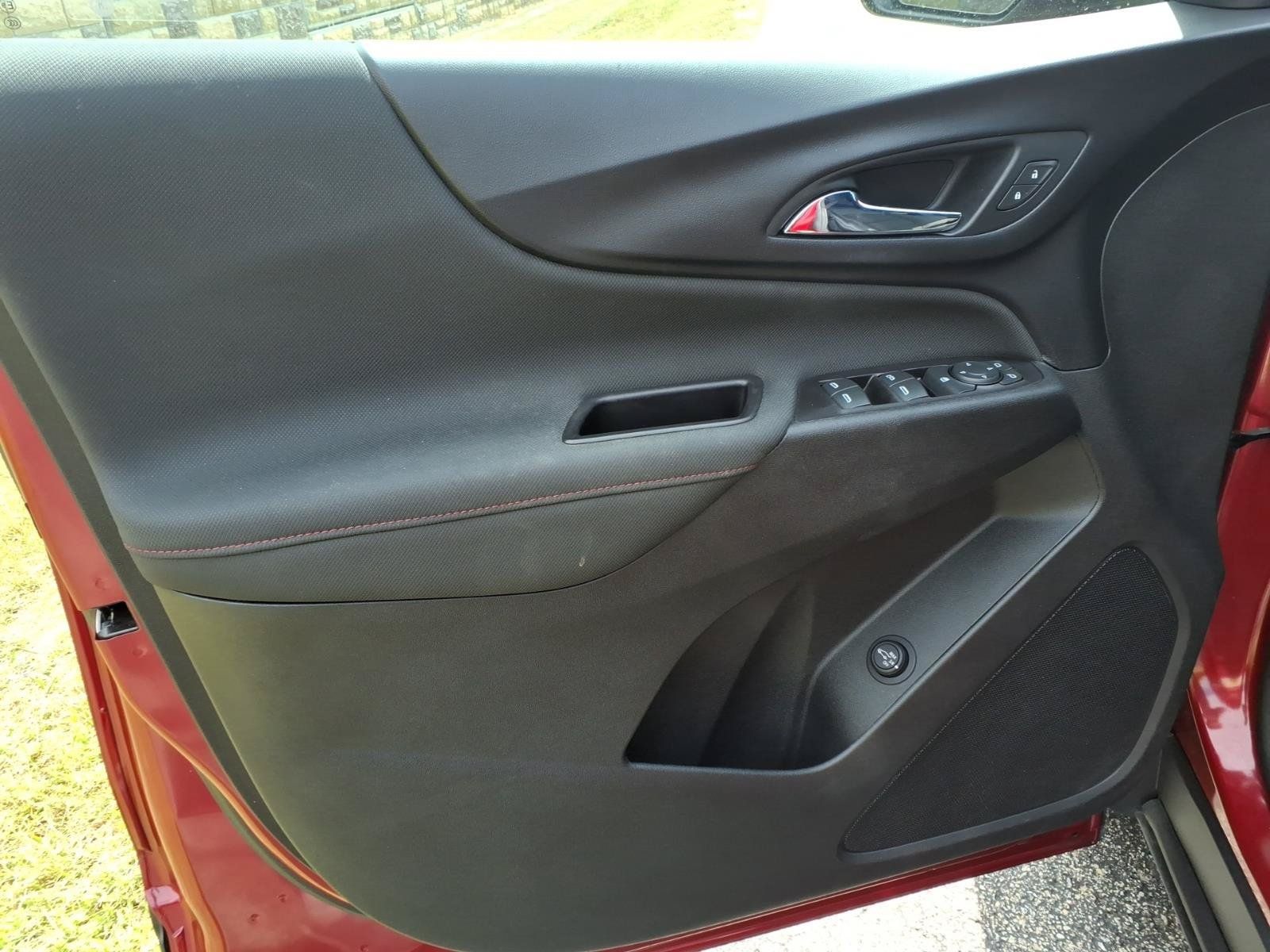 Used 2022 Chevrolet Equinox RS w/ Infotainment Package FWD image 14
