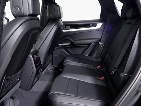 Used 2025 Porsche Cayenne image 18