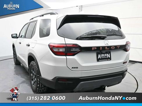 New 2026 Honda Pilot TrailSport image 13