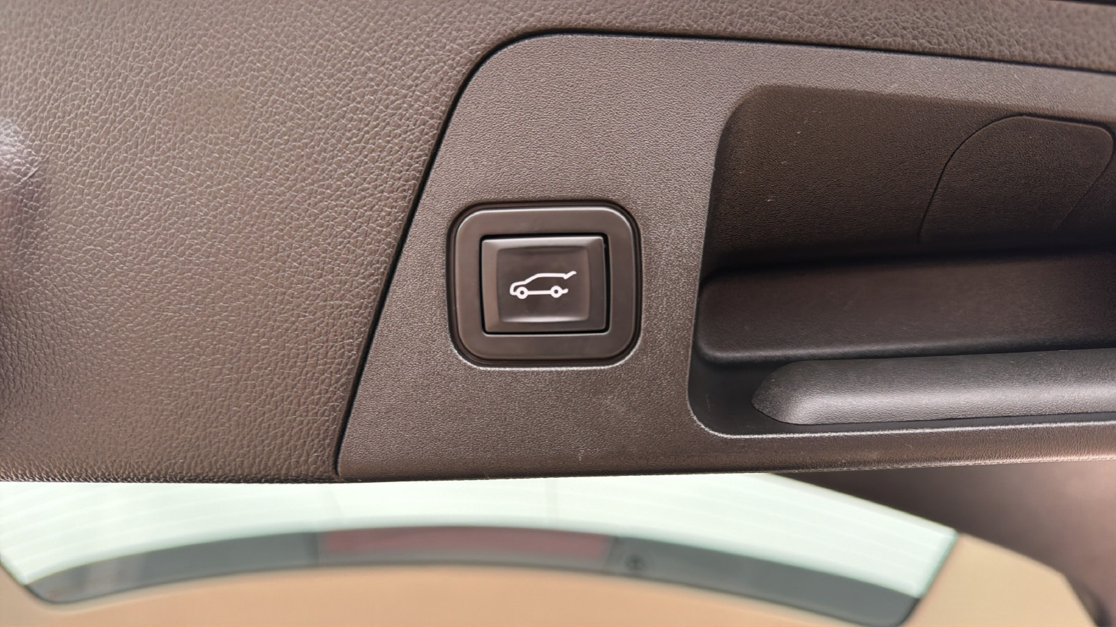 Used 2019 Buick Envision Essence FWD image 25