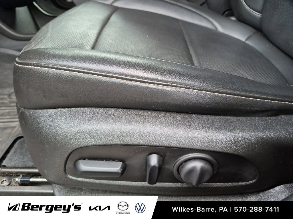 Used 2021 GMC Acadia SLT w/ LPO, Floor Liner Package AWD/4WD image 13