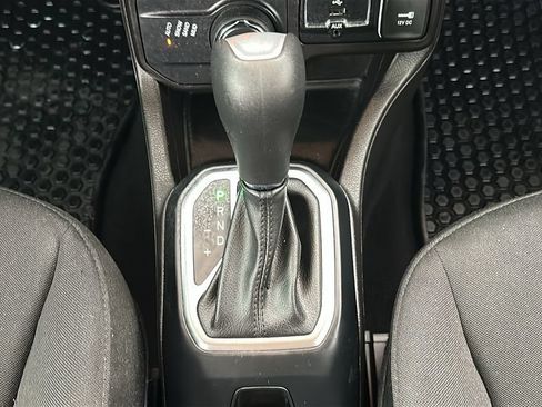 Used 2021 Jeep Renegade Latitude w/ Convenience Group AWD/4WD image 28