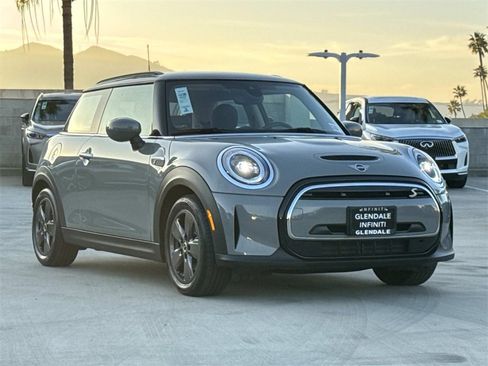 Used 2022 MINI Cooper SE image 2