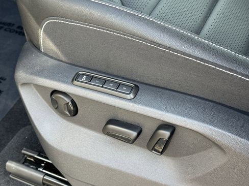 Used 2025 Volkswagen Atlas SEL image 18