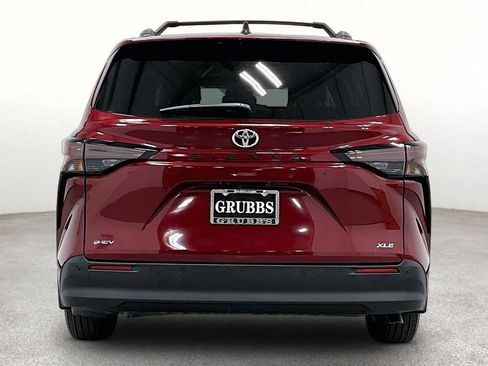 Used 2026 Toyota Sienna XLE FWD image 5