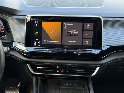 Used 2024 Volkswagen Atlas Cross Sport SEL image 24