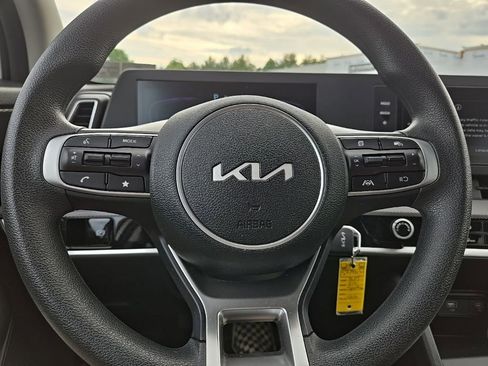 Certified 2025 Kia Sportage LX AWD/4WD image 12