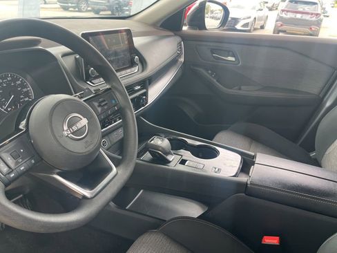 Used 2023 Nissan Rogue SV image 10