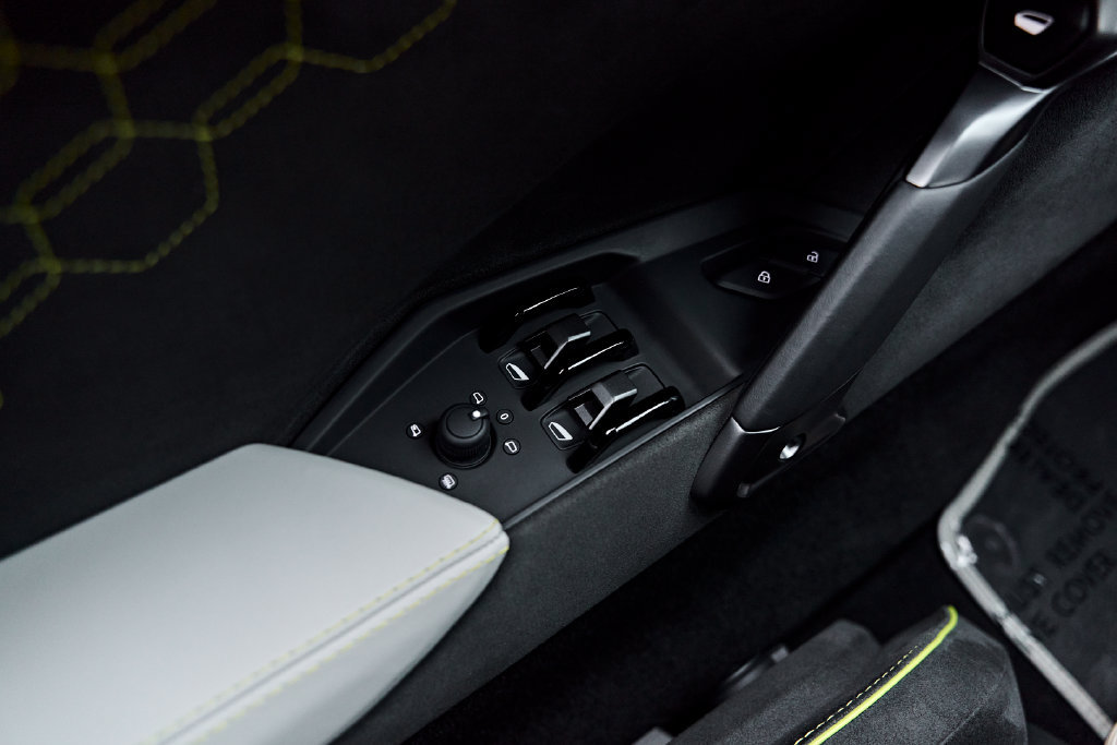 Used 2024 Lamborghini Revuelto AWD/4WD image 48