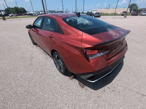 Used 2025 Hyundai Elantra Sport FWD image 7