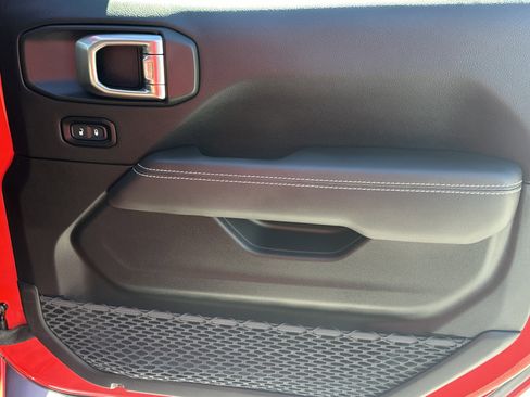 Used 2023 Jeep Wrangler Sahara w/ Cold Weather Group image 14