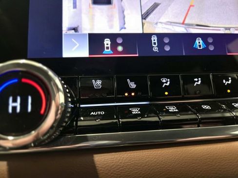 Used 2024 GMC Canyon AT4 w/ AT4 Premium Package image 29