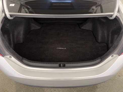 Used 2017 Toyota Corolla LE w/ Carpet Mat Package (TMS) FWD image 10