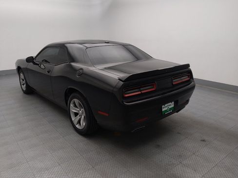 Used 2018 Dodge Challenger SXT RWD image 5
