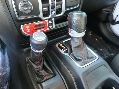 Used 2022 Jeep Wrangler Unlimited Rubicon image 18