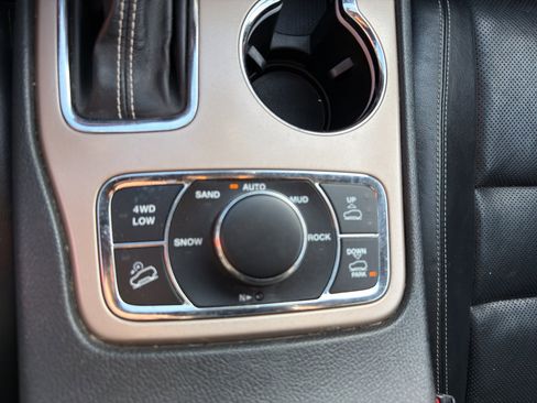 Used 2017 Jeep Grand Cherokee Overland AWD/4WD image 13