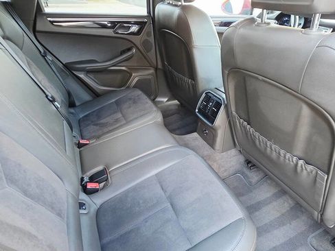 Used 2016 Porsche Macan S image 21