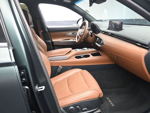 Used 2022 Genesis GV70 2.5T w/ Advanced Package image 29