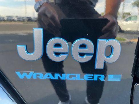 Used 2023 Jeep Wrangler Unlimited Rubicon 4xe w/ Cold Weather Group AWD/4WD image 22