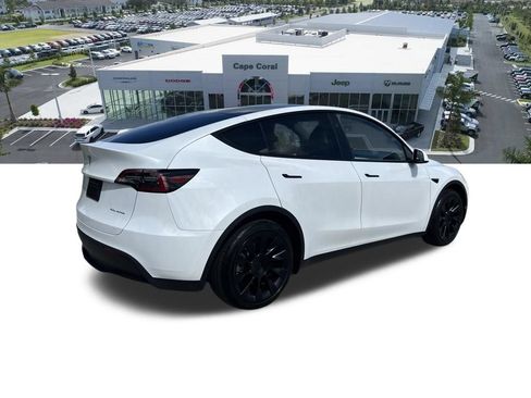 Used 2024 Tesla Model Y Long Range AWD/4WD image 5