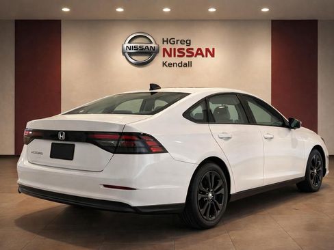 Used 2025 Honda Accord SE image 4