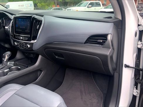 Used 2021 Chevrolet Traverse LT image 19