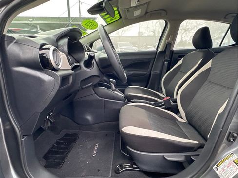 Used 2021 Nissan Versa SV image 14
