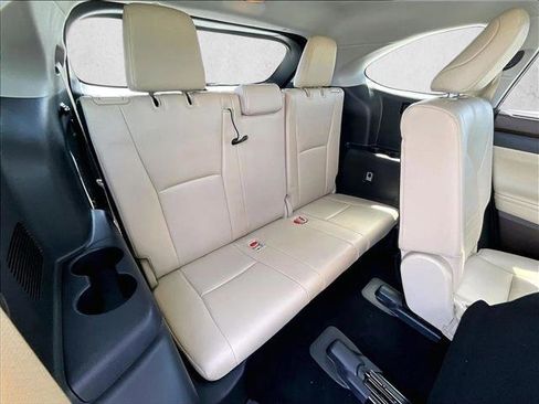 Used 2022 Toyota Highlander XLE AWD/4WD image 30