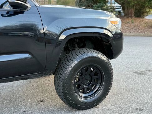 Used 2020 Toyota Tacoma SR image 10