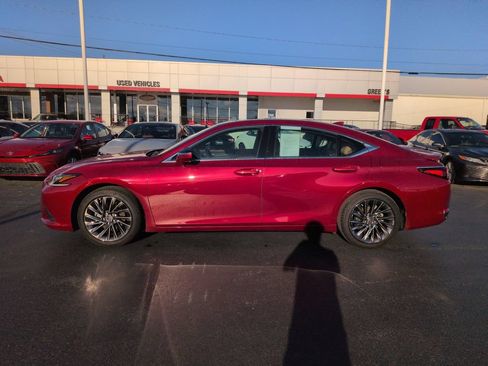 Used 2025 Lexus ES 300h Ultra Luxury w/ Accessory Package (Z1) FWD image 2