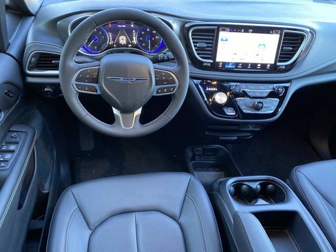 New 2026 Chrysler Pacifica Select image 8