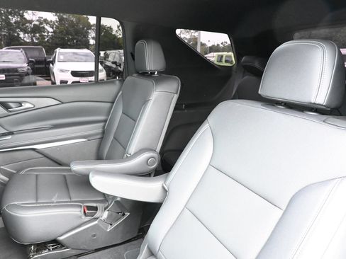Used 2025 Chevrolet Traverse LT FWD image 27